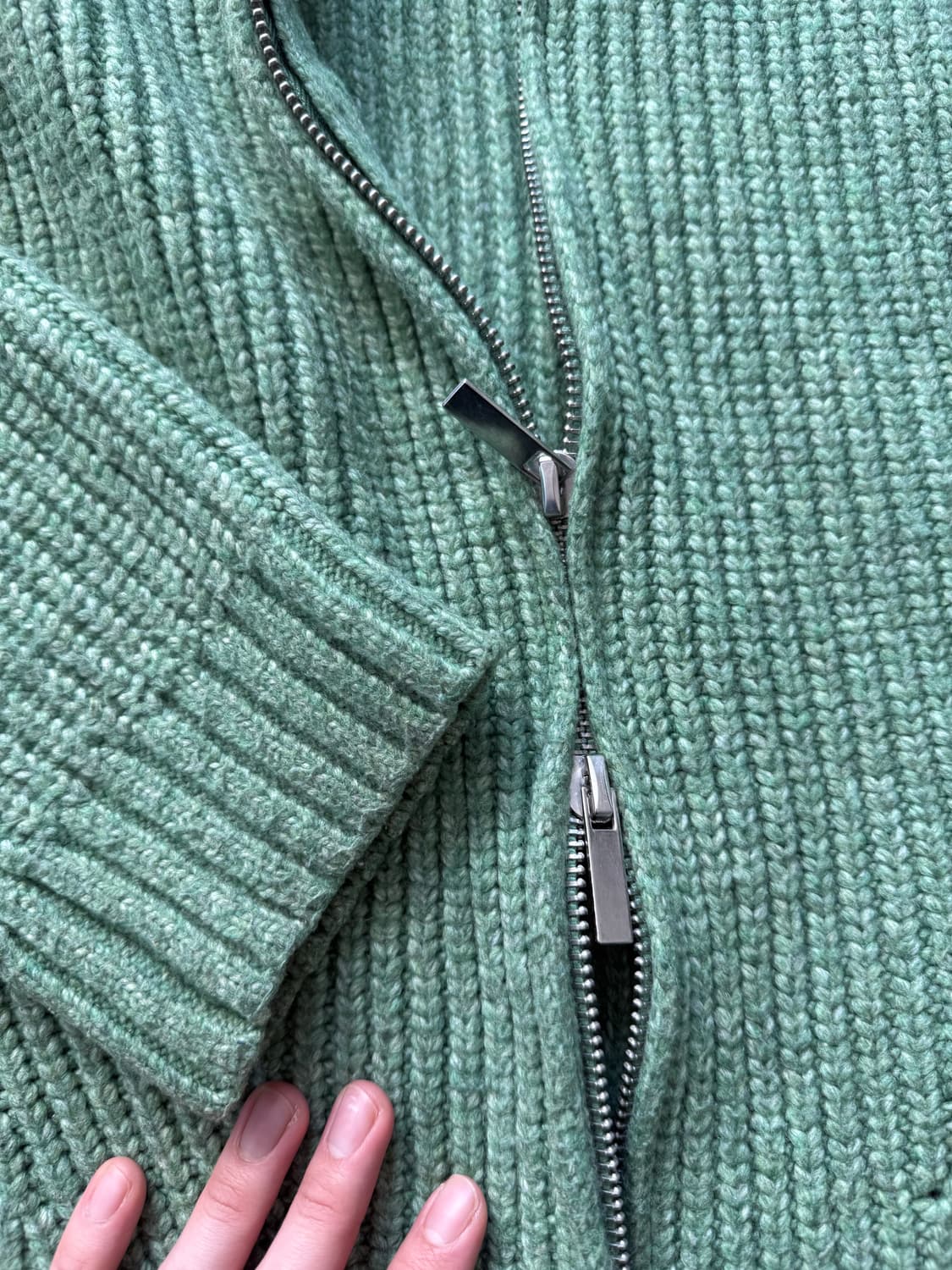 르마드 에어울 하이넥 사선 니트집업 상품이미지3