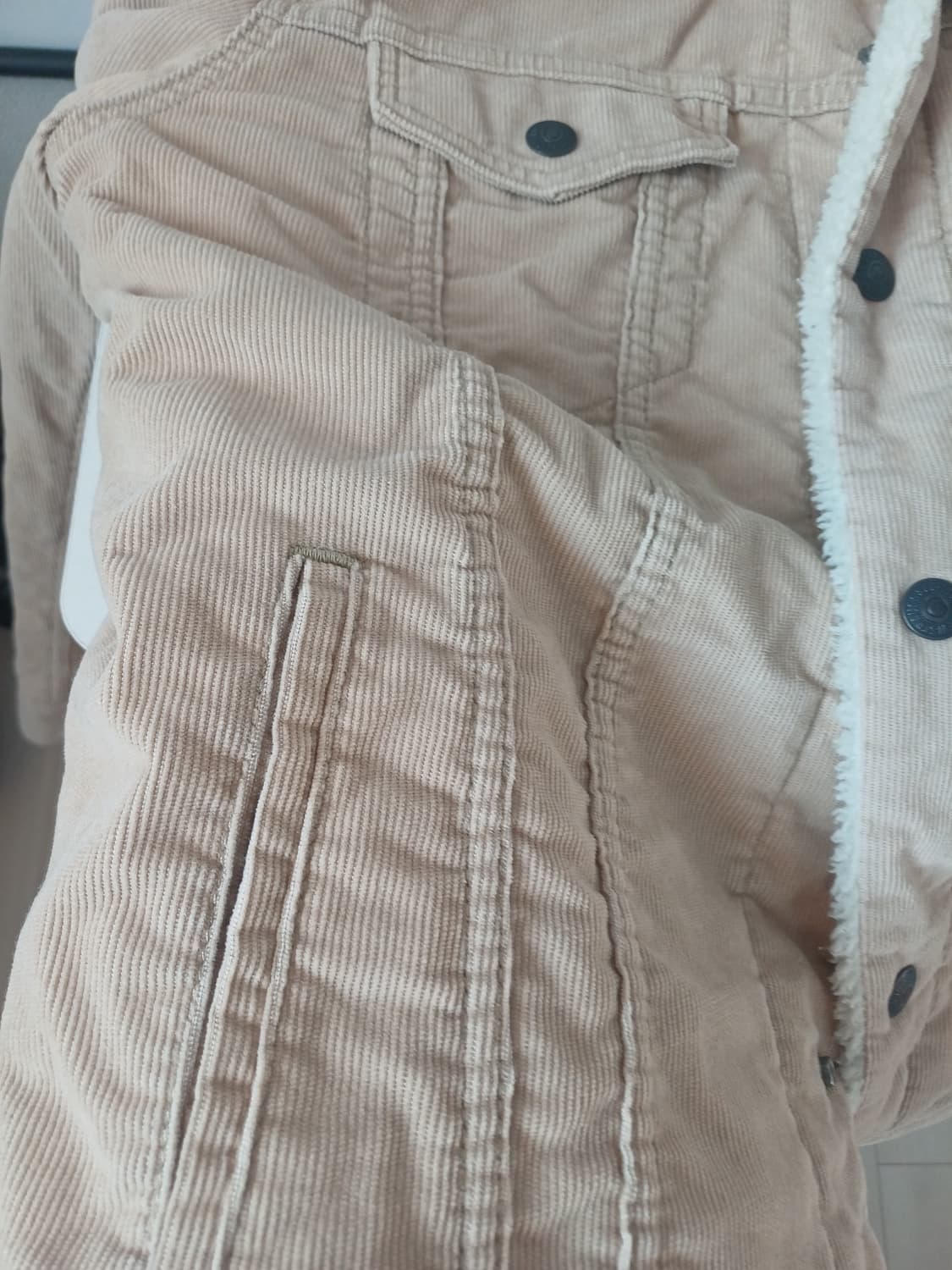 [L] 리바이스 프리미엄 코듀로이 쉐르파 트러커 (샌드 베이지) 상품이미지7