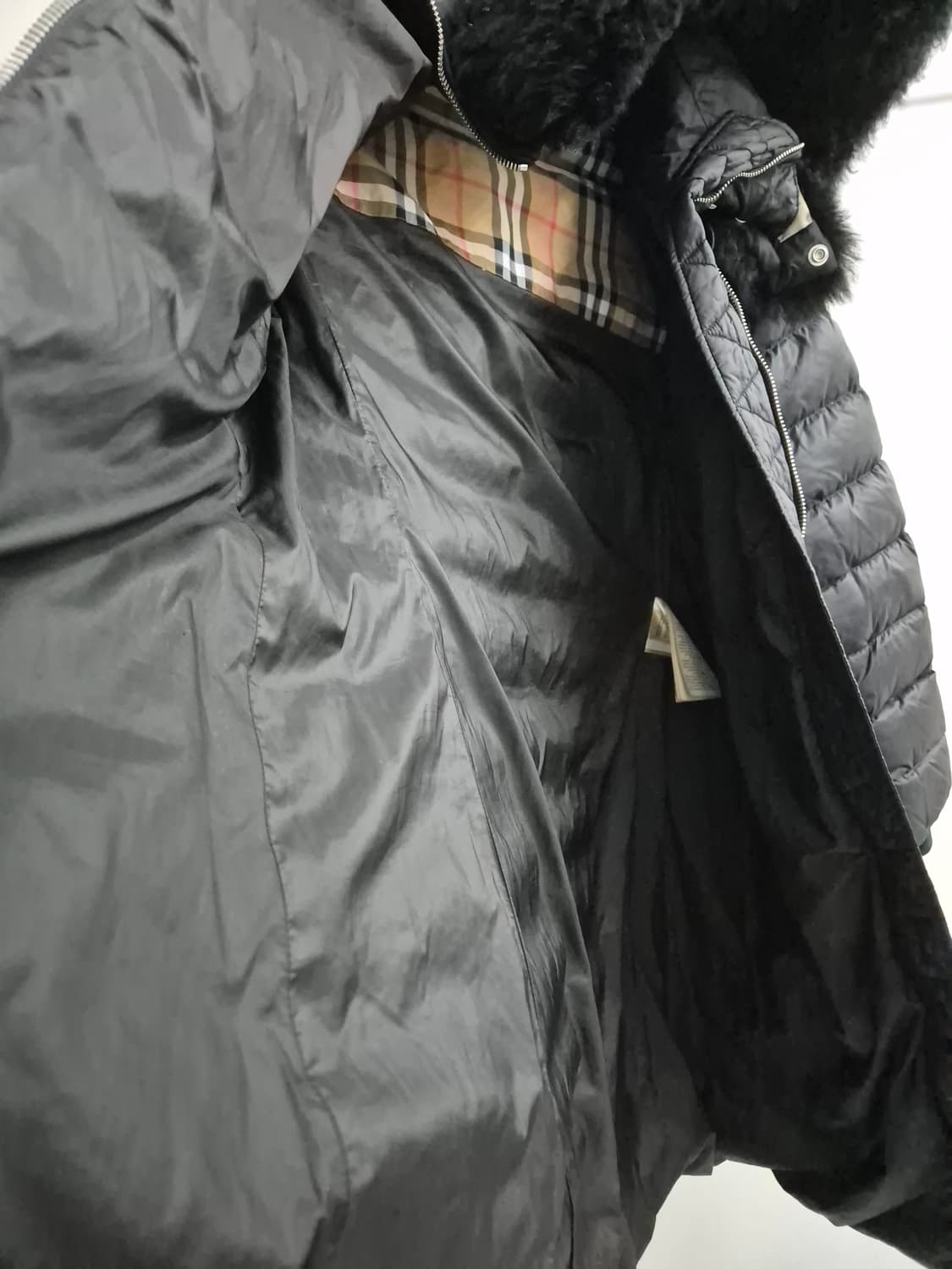 버버리 라임하우스 다운 파카 8003537_A1189_BL ACK(S) 상품이미지3