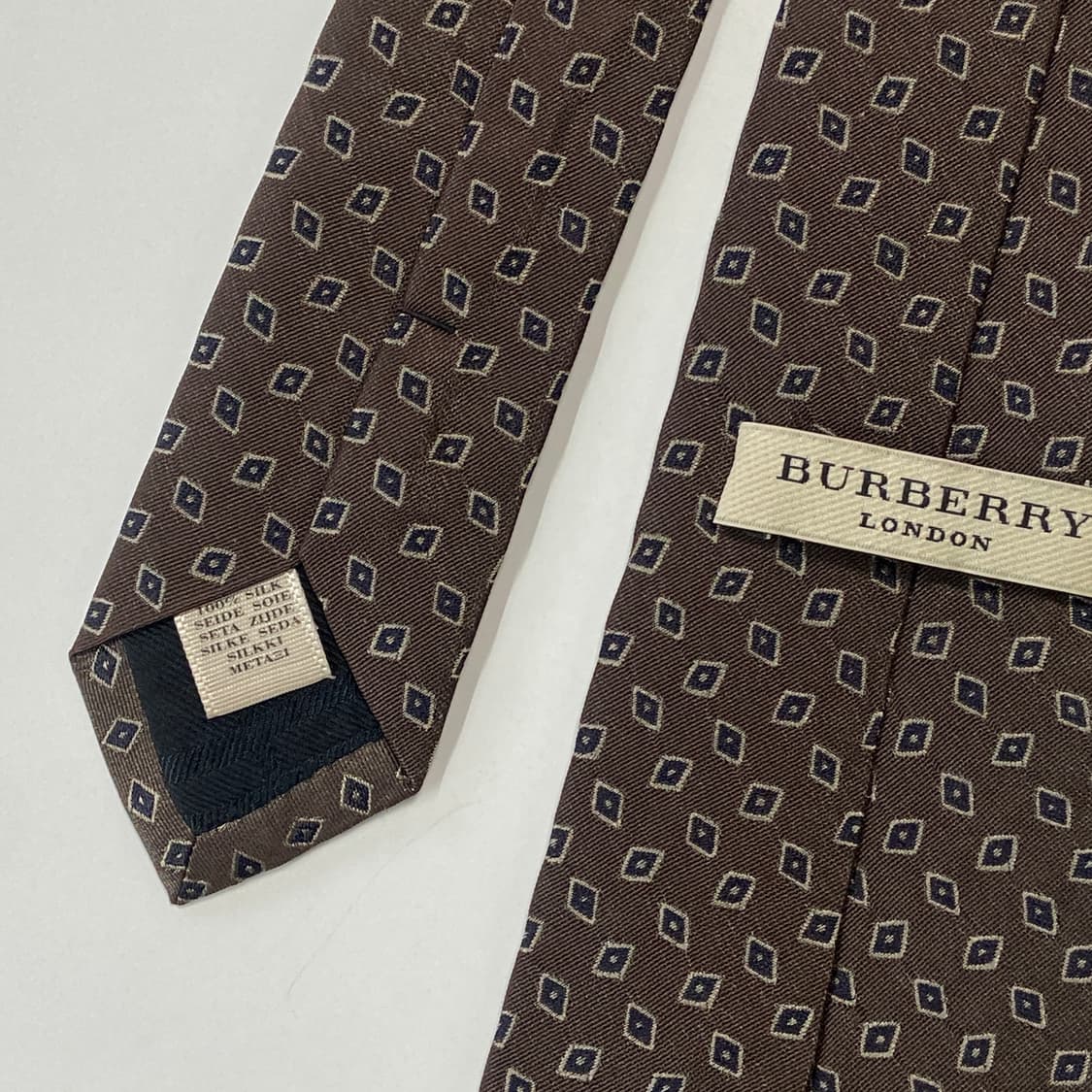 버버리 심플로고 신형라벨 명품 정품 넥타이 (Burberry)8.6cm 상품이미지6