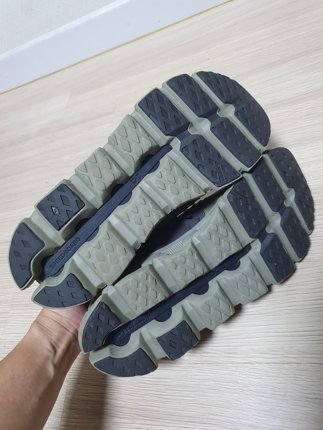 온러닝 클라우드스위프트 운동화 275 상품이미지6