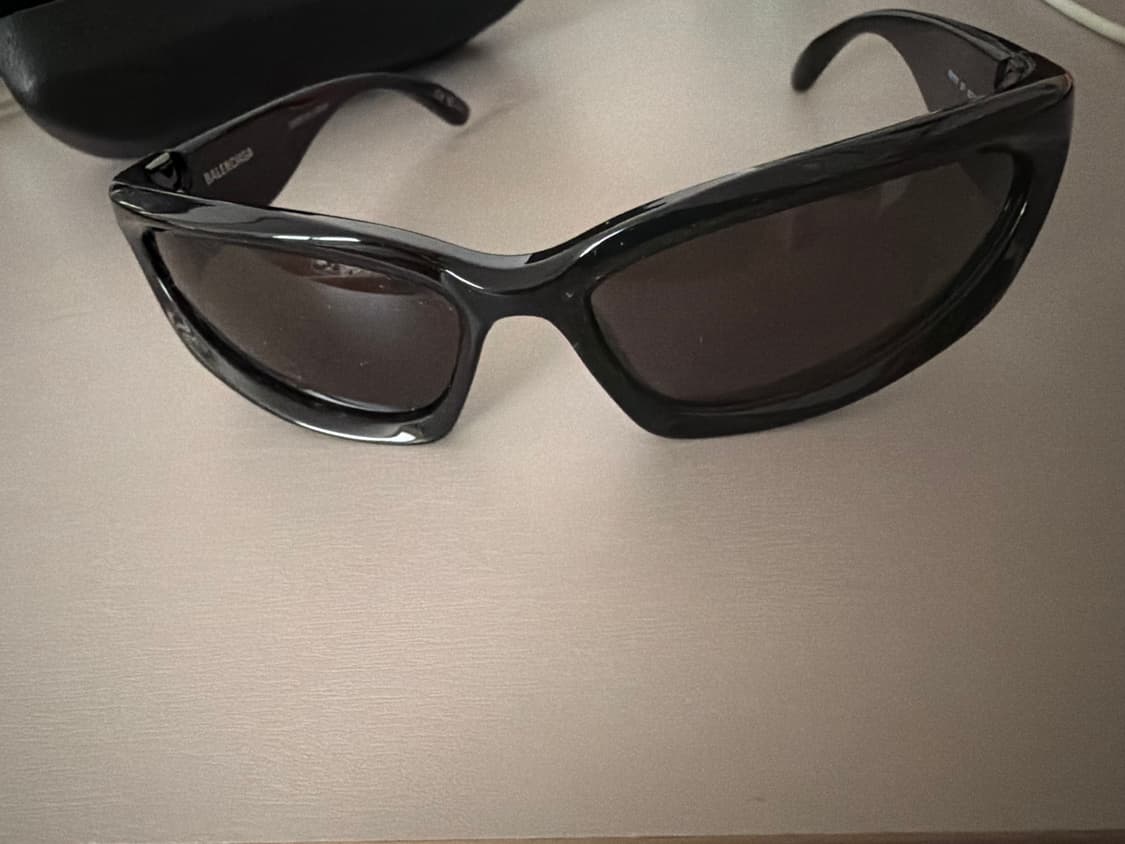 발렌시아가 스위프트 오발 선글라스 블랙 상품이미지1