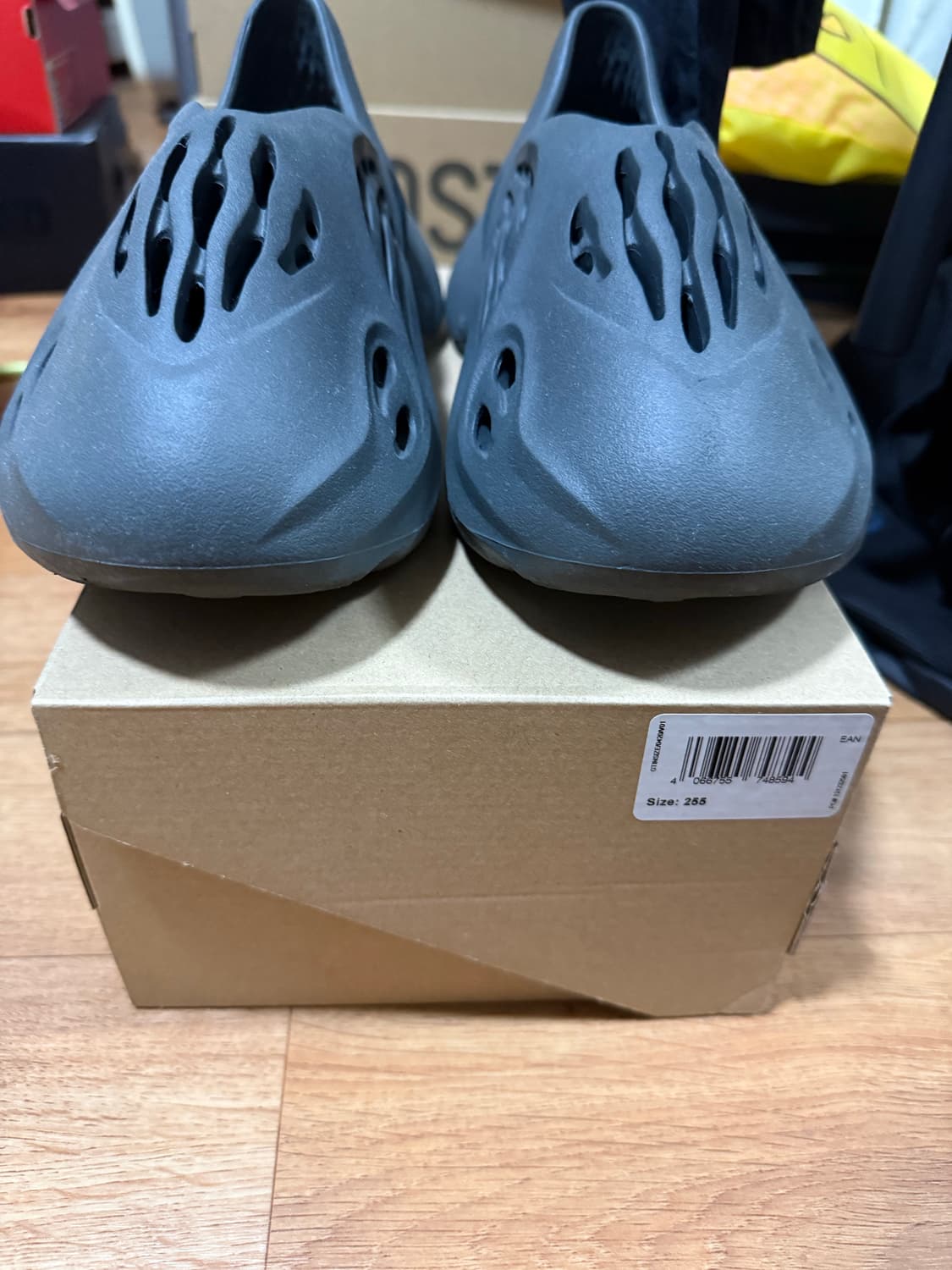 [255] 이지 폼러너 오닉스 상품이미지1