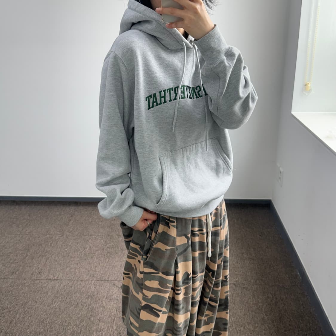 Thisisneverthat 디스이즈네버댓 그린 로고 그레이 후드티  상품이미지2