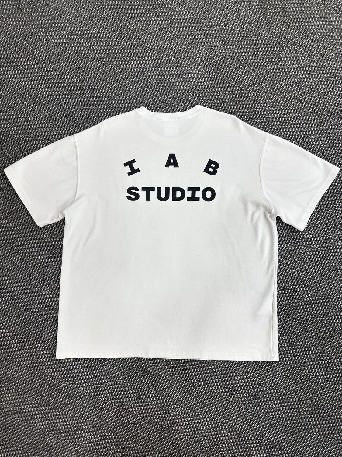 아이앱스튜디오 반팔티 화이트 상품이미지1