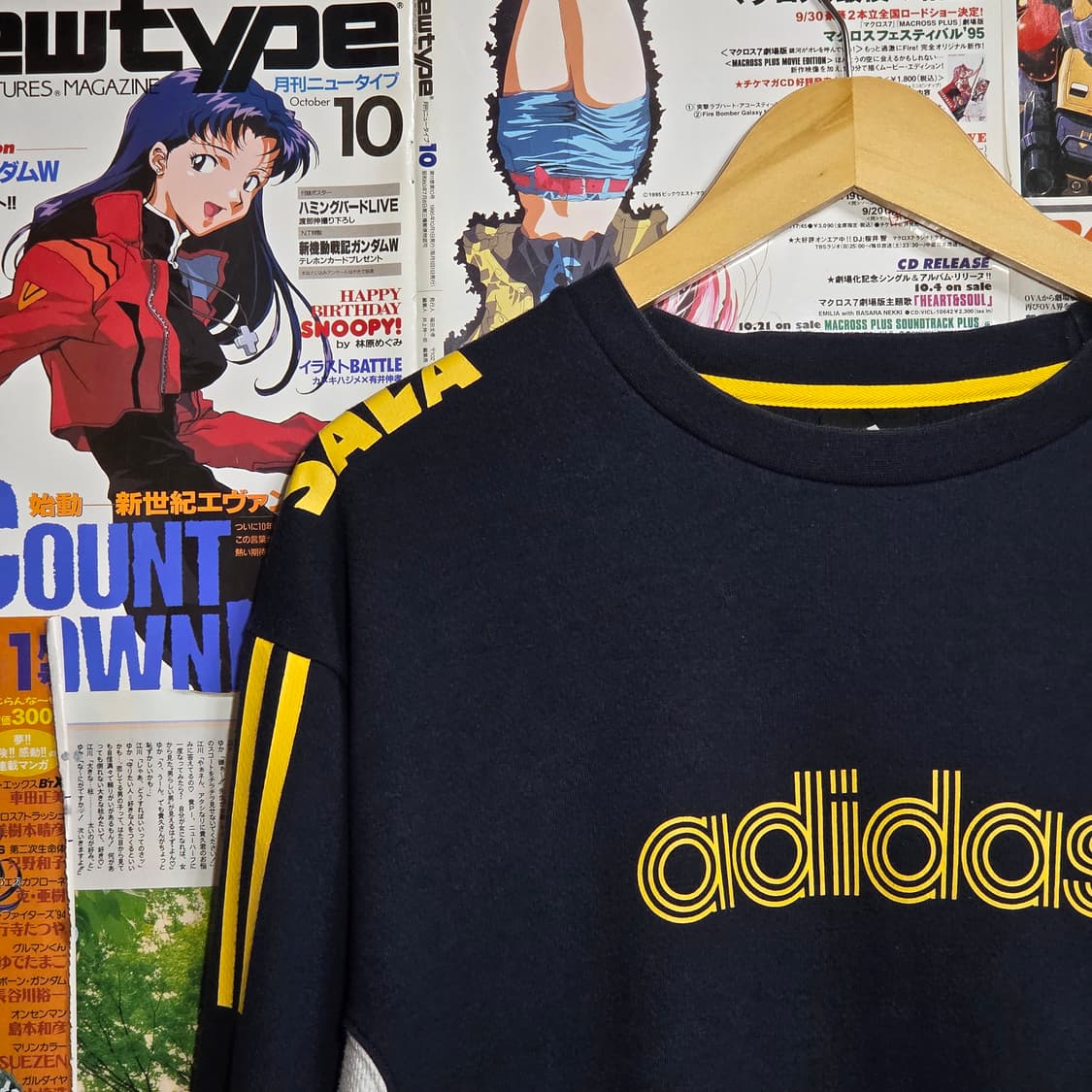 JPN 아디다스 올드스쿨 네이비 옐로우 프린팅 맨투맨 상품이미지3