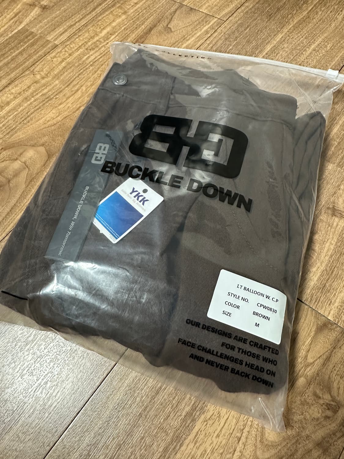 [M] 버클다운 인버티드 턱 벌룬핏 와이드 코튼 팬츠 상품이미지4