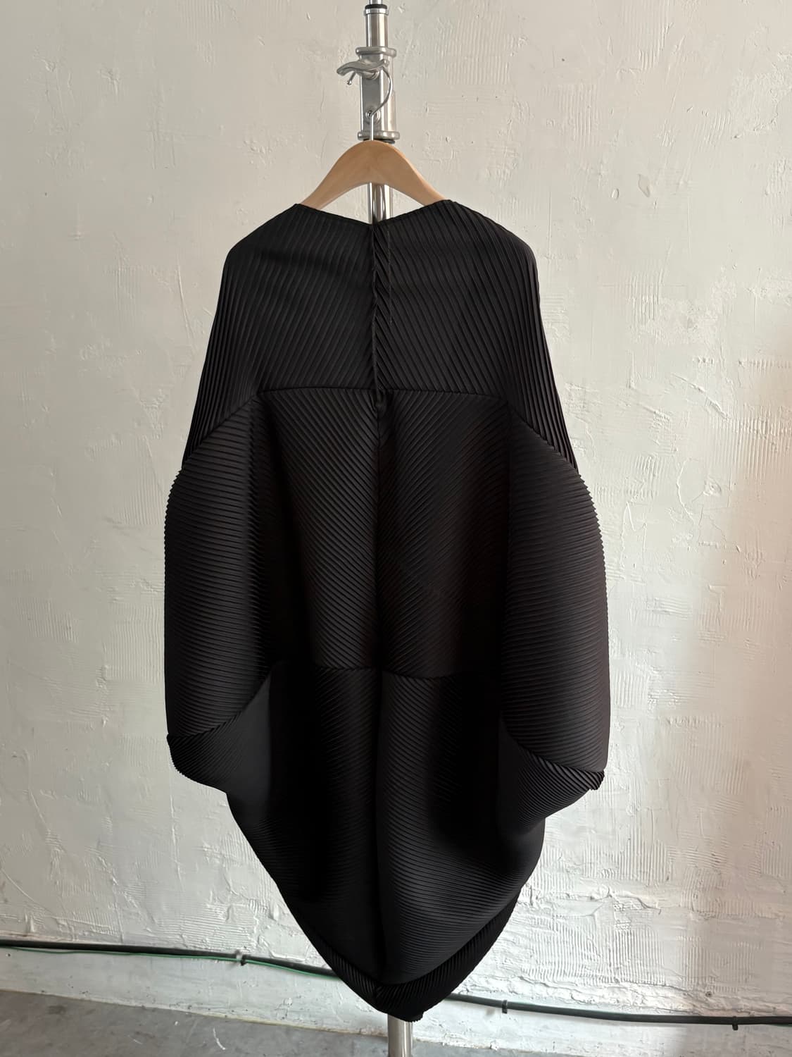 Issey Miyake 이세이미야케 플리츠 하이넥 블랙 코트 상품이미지8