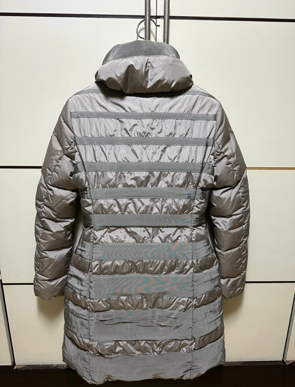 [0] 몽클레어 여성 샤르밀레 덕다운 롱패딩 코트 상품이미지7