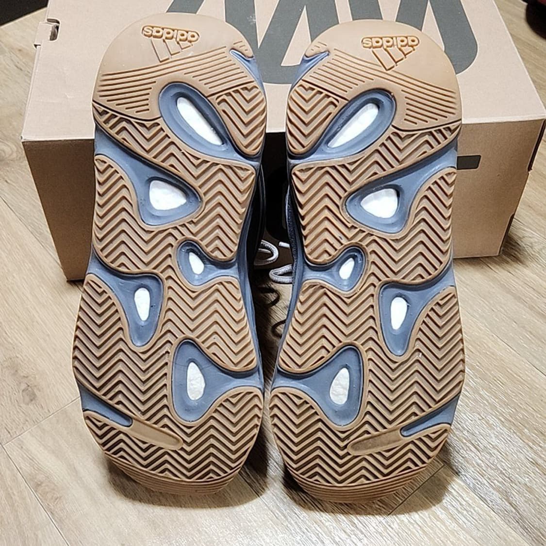 아디다스 275 이지 부스트 700 테프라 상품이미지6