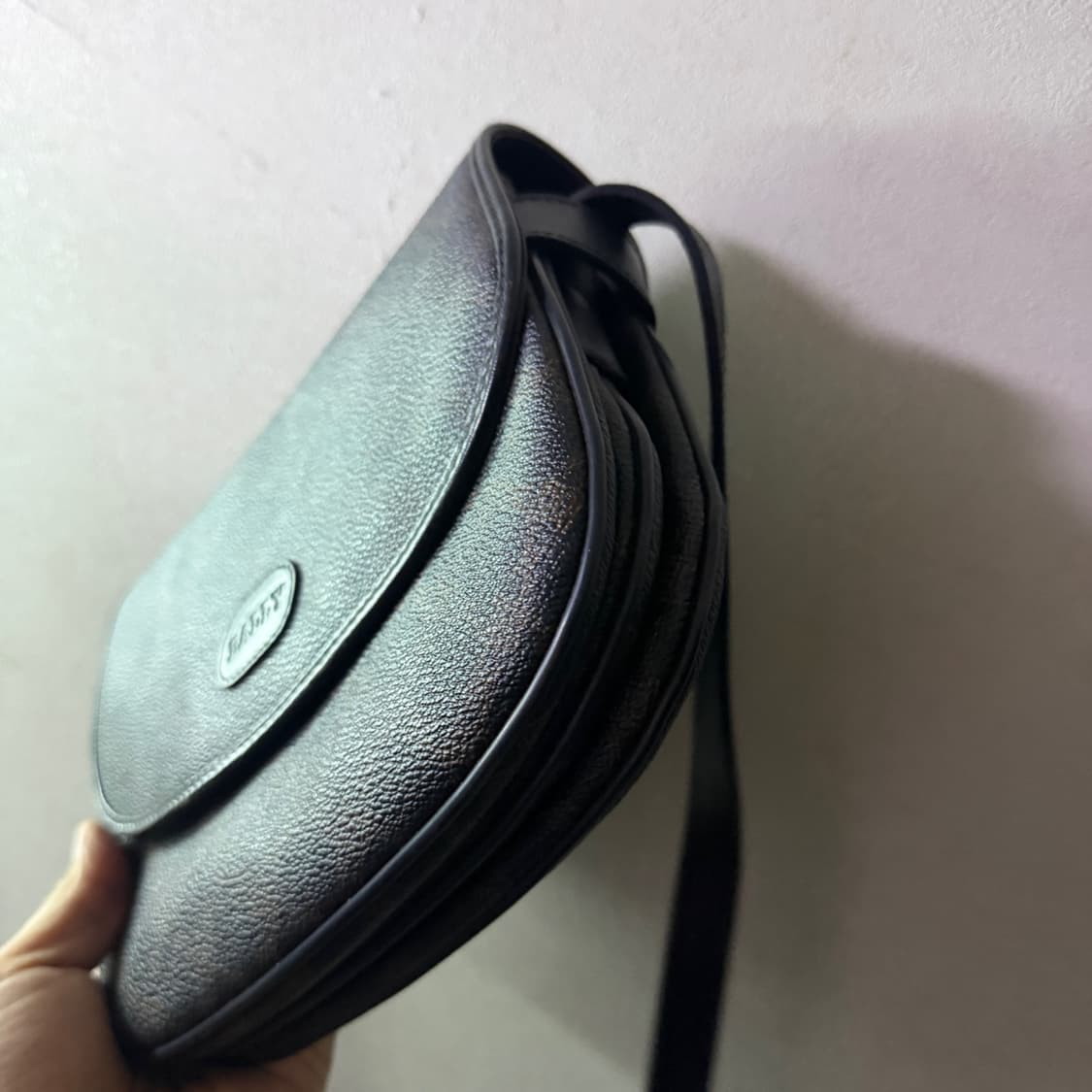 빈티지 발리 로고 라운드 크로스백 상품이미지5