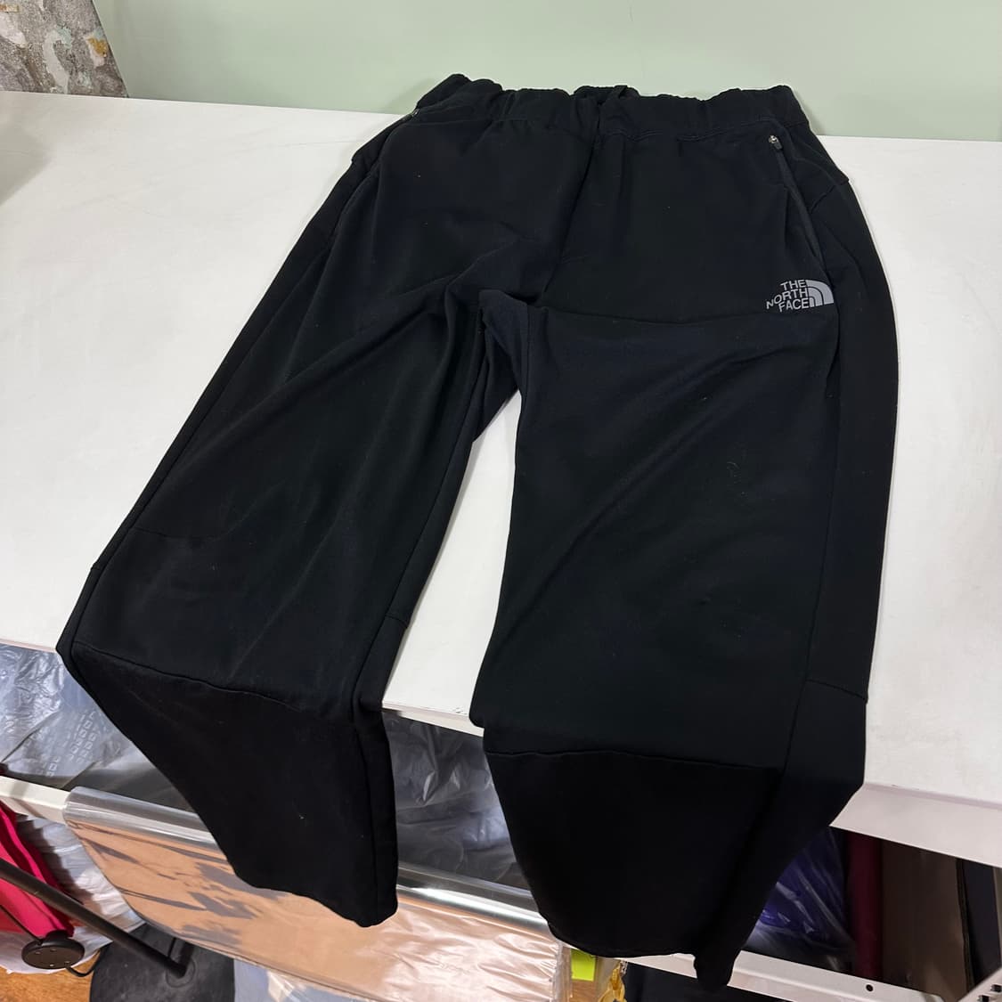 L 노스페이스 블랙 기본로고 레귤러핏 밴딩폴리팬츠 상품이미지3