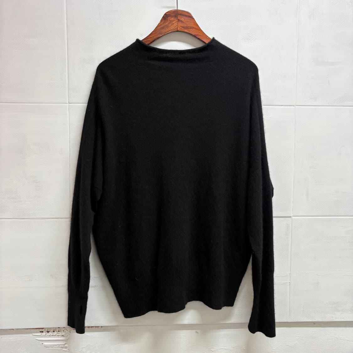 라쿤울 블랙 핑거홀 니트 95  상품이미지4