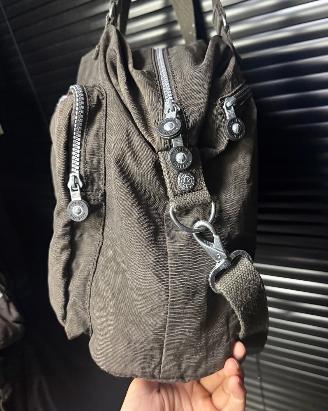 키플링 브라운 갈색 빅 크로스백 토드백 큰 가방 고릴라 인형 키링 모리걸 상품이미지5