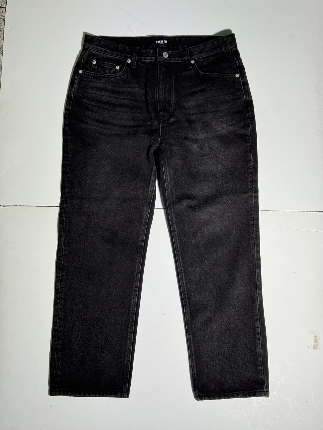 드로우핏 스트레이트 블랙 워싱 데님 팬츠 상품이미지1