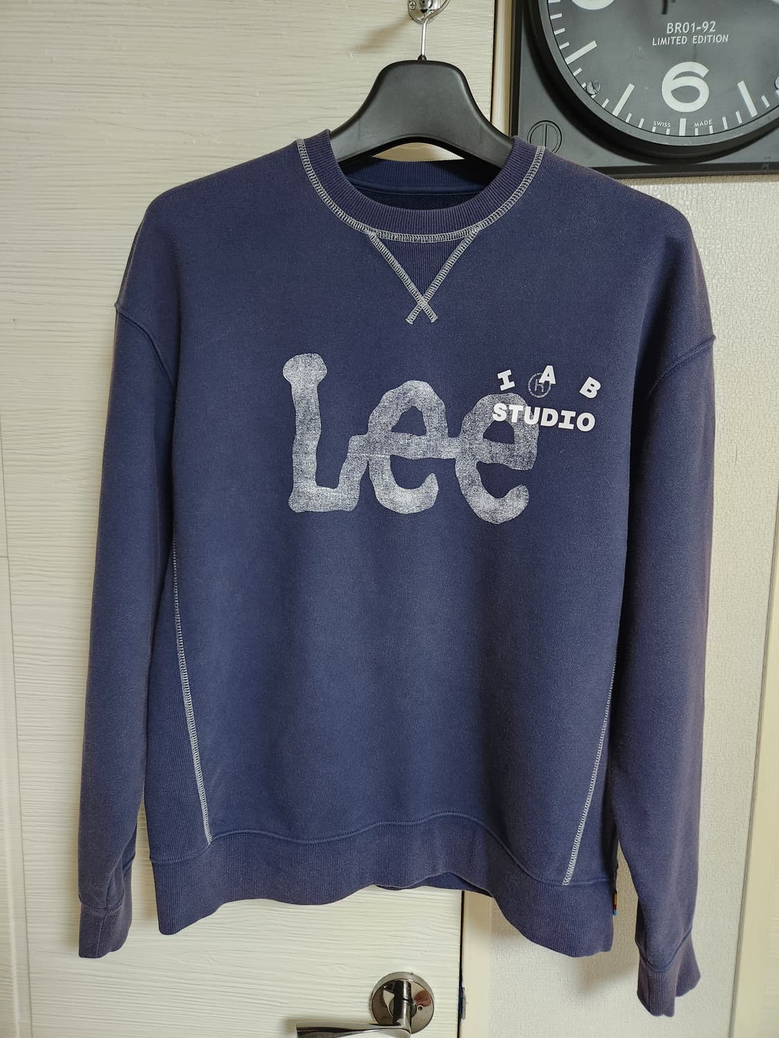 LEE x 아이앱(IAB) 콜라보 맨투맨 상품이미지1