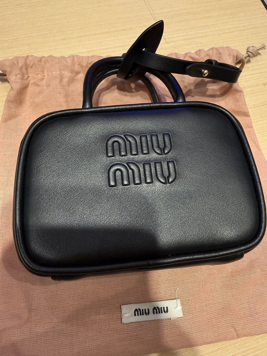 새상품) 미우미우 miumiu 마이크로 미니 보백 레더 블랙 상품이미지2