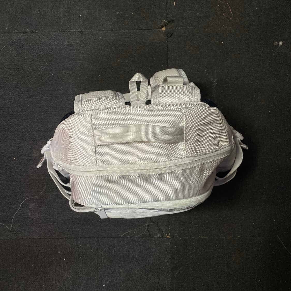 00s 아디다스 화이트 올드스쿨 백팩 가방 os 상품이미지3