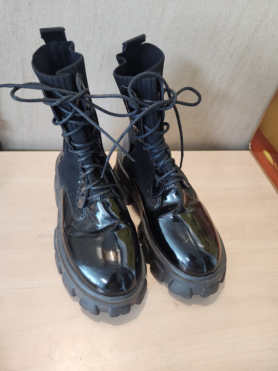 [힙템] 블랙 컴뱃 워커👢 광택레더+니트 믹스 / 키높이 효과🔥 상품이미지1