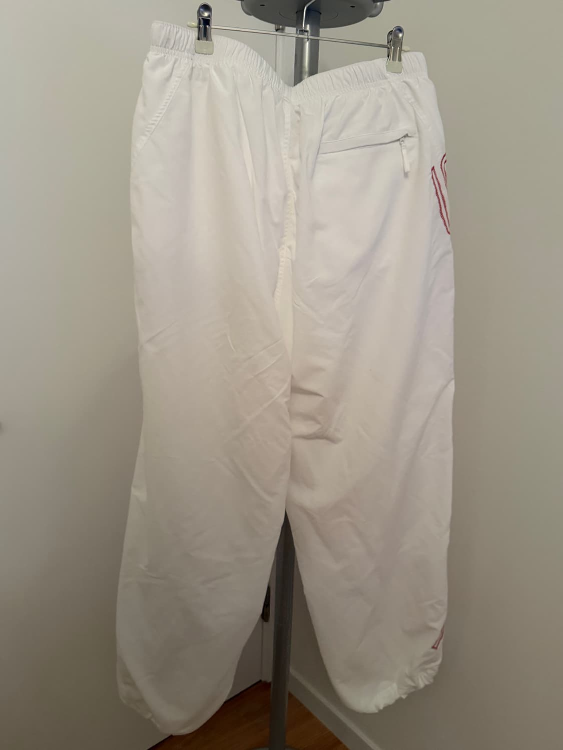 (XL) 슈프림 스펠아웃 자수 트랙 팬츠 화이트 - 25SS 상품이미지2