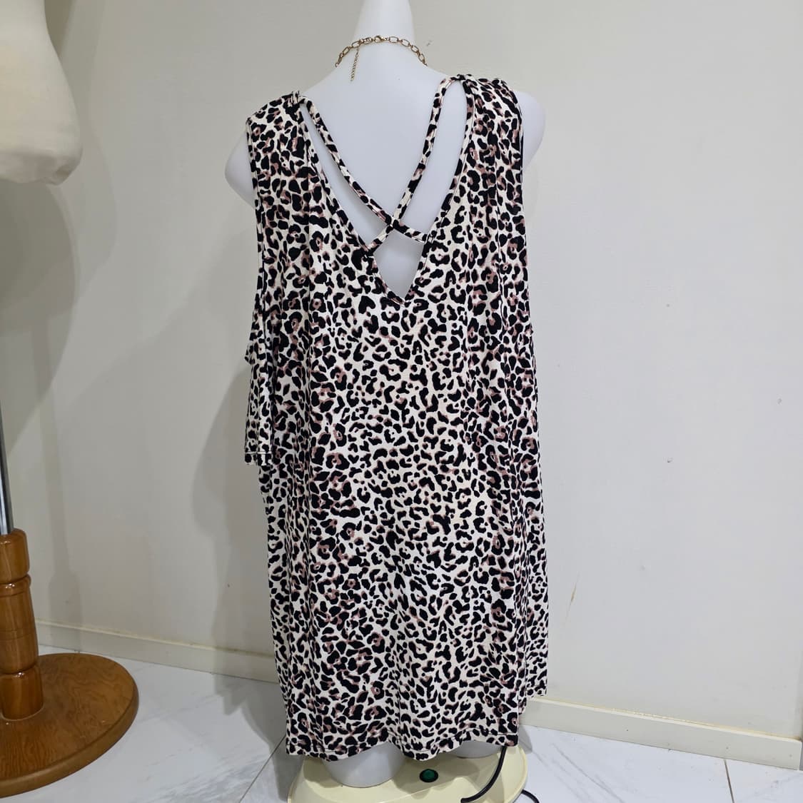 maurices 미국빈티지)빅사이즈 레오파드호피갸루 x자등트임오프숄더반팔 상품이미지4