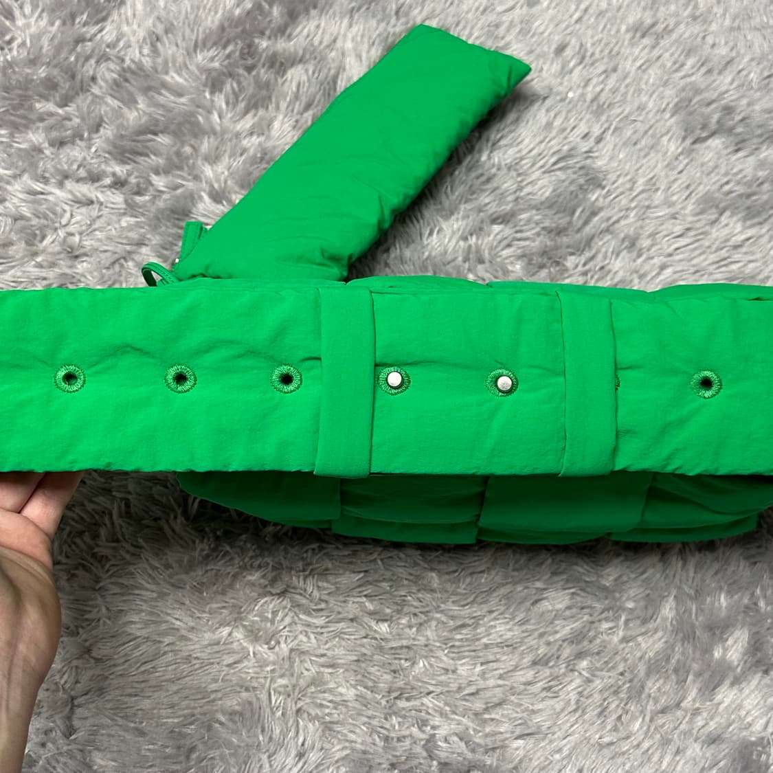 [정품 OS] 보테가베네타 패딩 카세트백 그린 상품이미지6