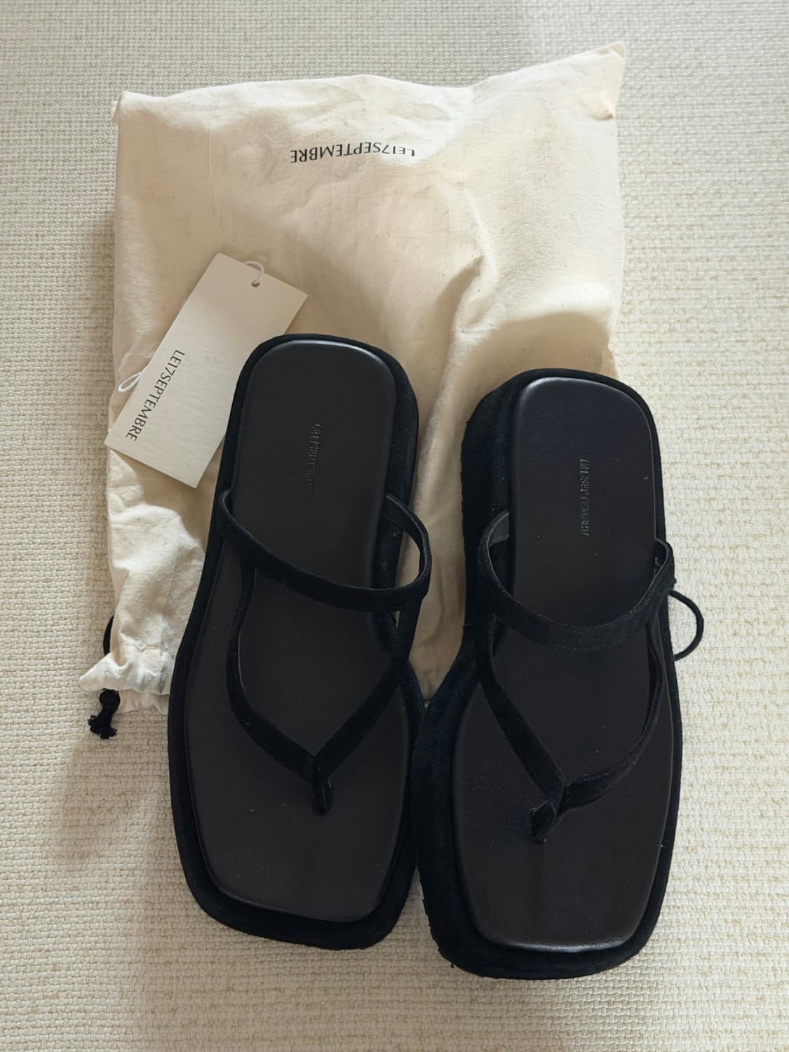 (새상품) 르917 V line leather sandal 샌들 230 상품이미지1