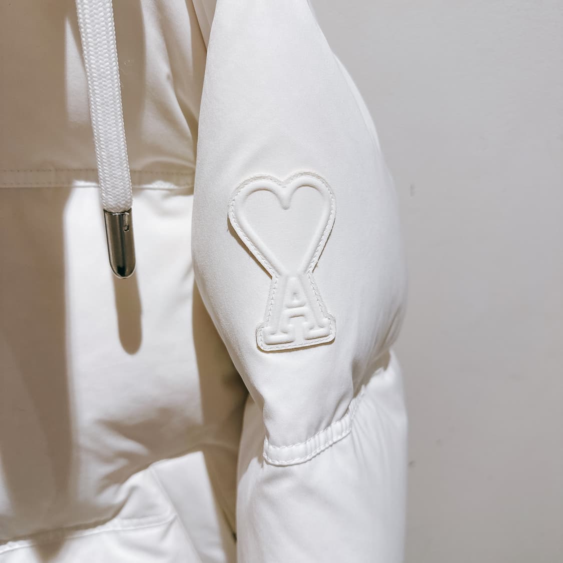 아미 남녀공용 하트로고 패치 오버사이즈 다운 점퍼 상품이미지3