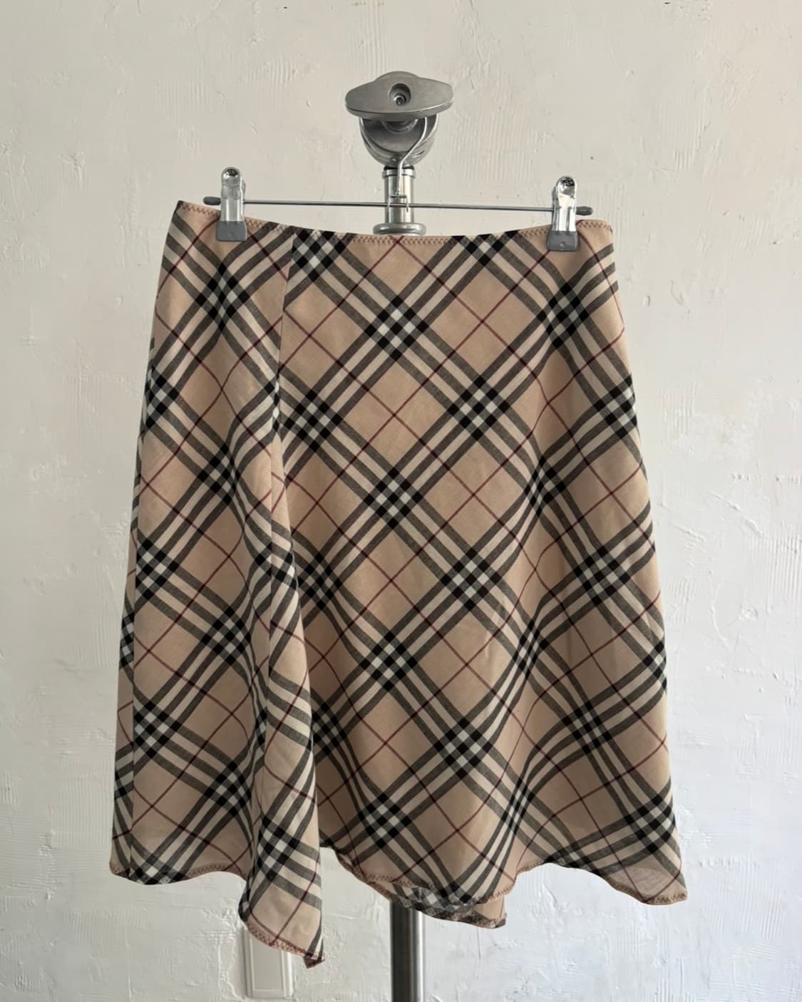 Burberry 버버리 베이지 프릴 노바체크 미디 스커트 상품이미지1