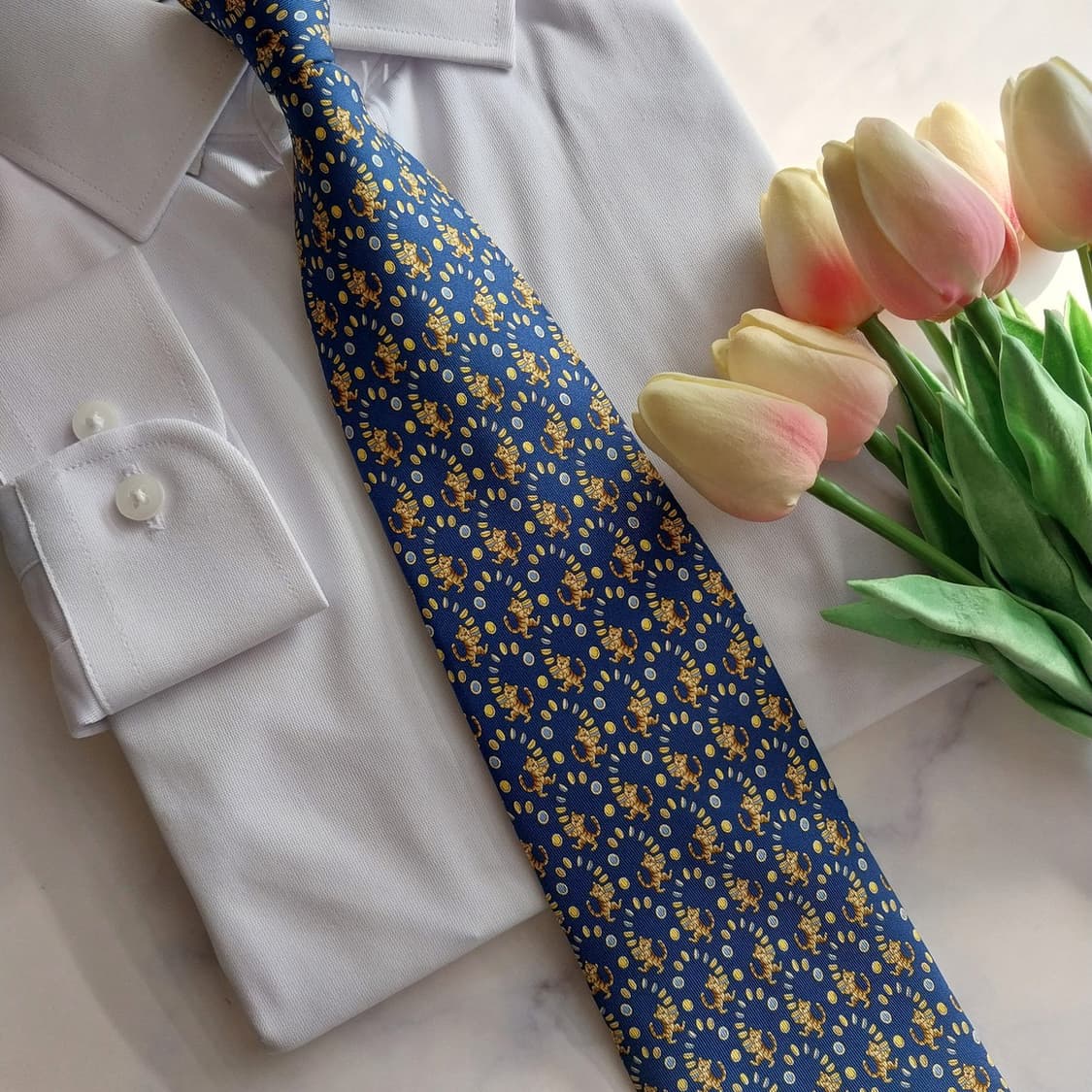 페라가모 실크 블루 호랑이 넥타이 9.5cm A+등급 K1348 
  상품이미지9