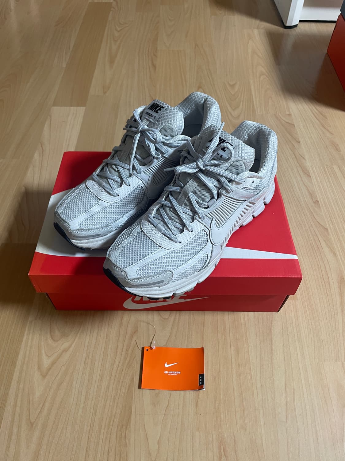 [급매] 나이키 줌 보메로 5 바스트그레이 (270) 상품이미지2