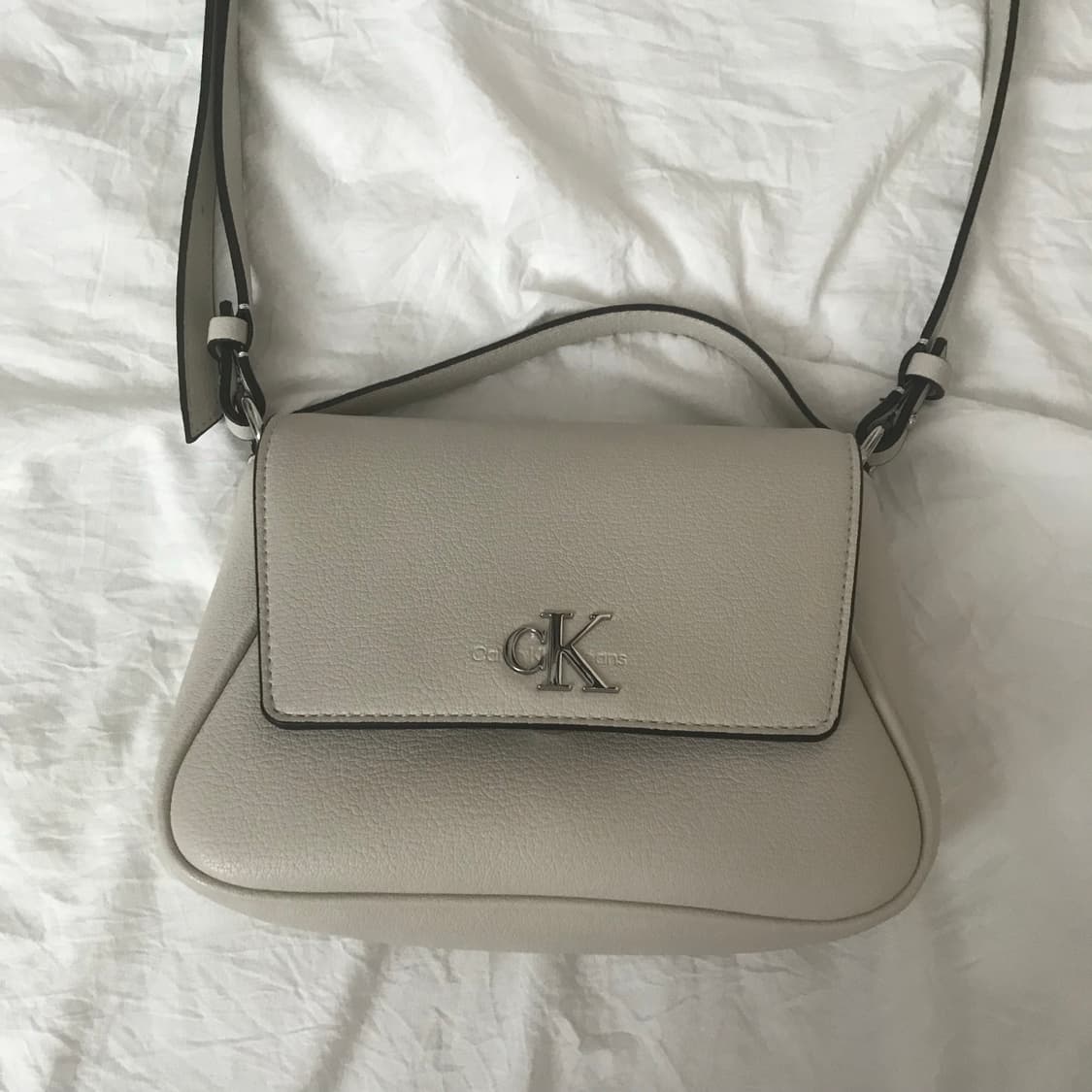 캘빈클라인 크로스백 상품이미지3