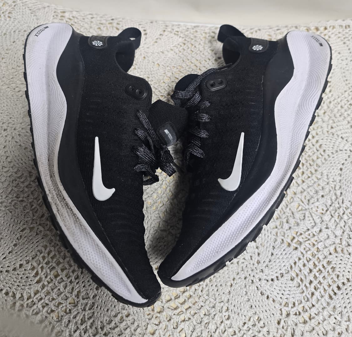 새상품급)나이키 리액트 인피니트 4 런닝화 상품이미지3