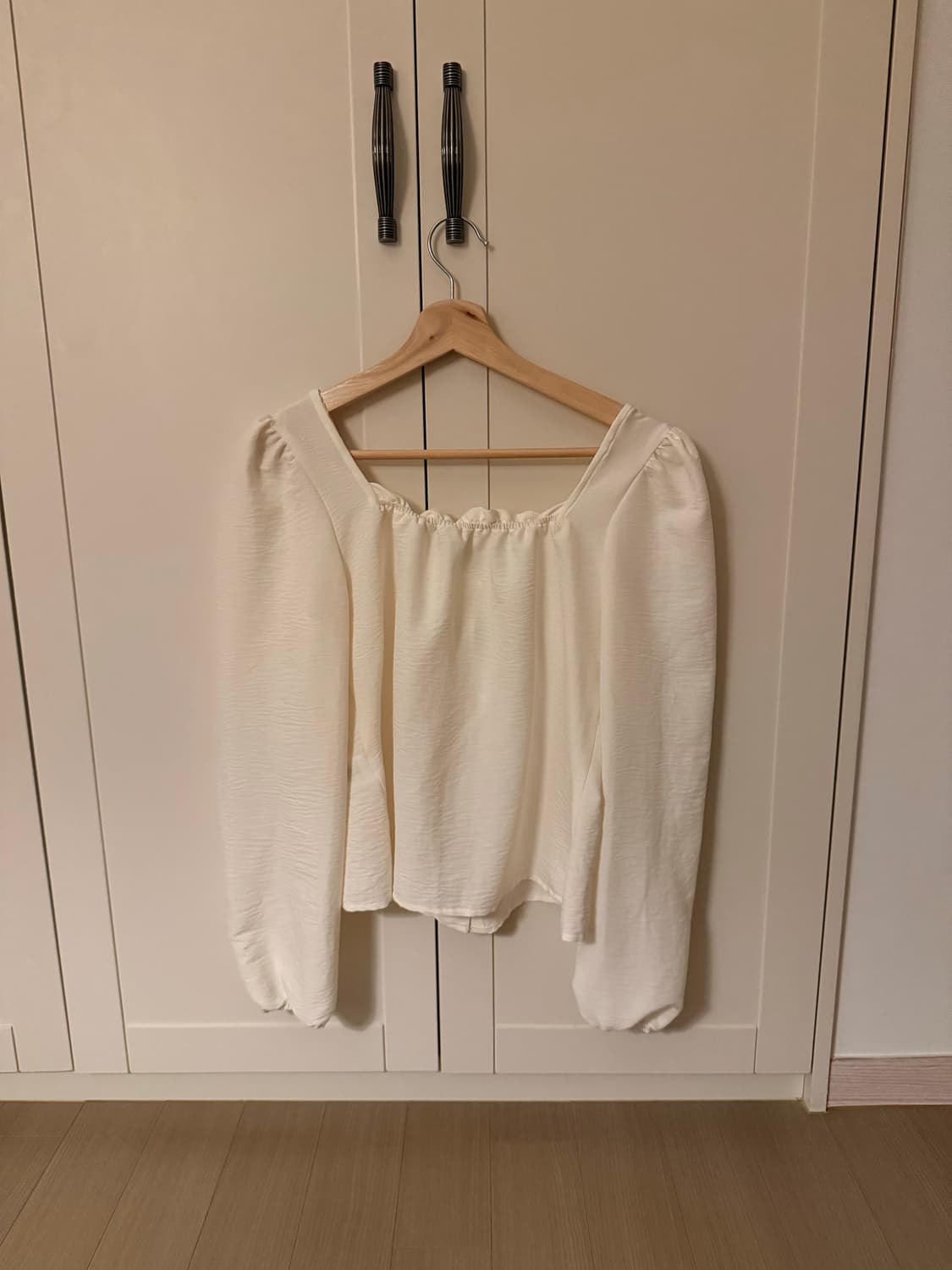 아워캐비넷 루비 퍼프 블라우스 상품이미지5