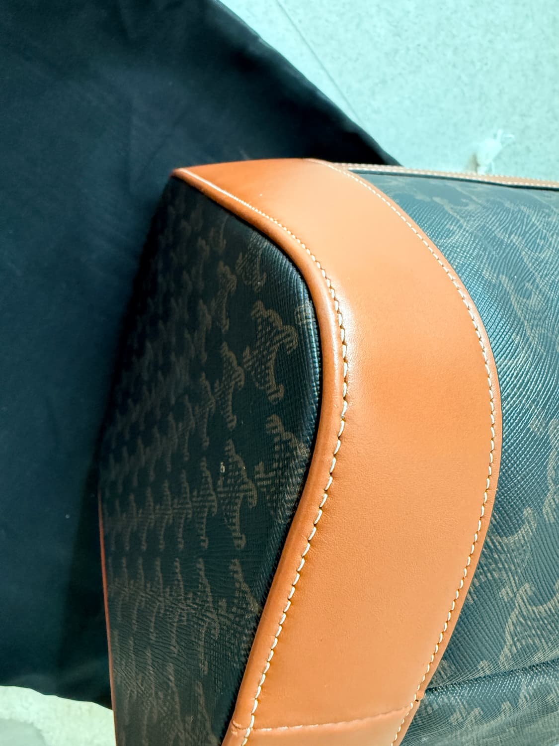 셀린느 트리옹프 버킷백 미디움 상품이미지6