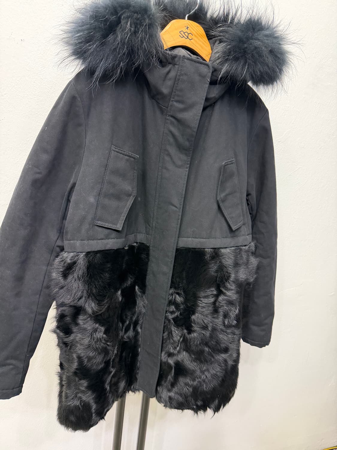 정품) 마쥬 신형 여성 오버핏 블랙 라쿤퍼 후드 자켓 36 상품이미지2