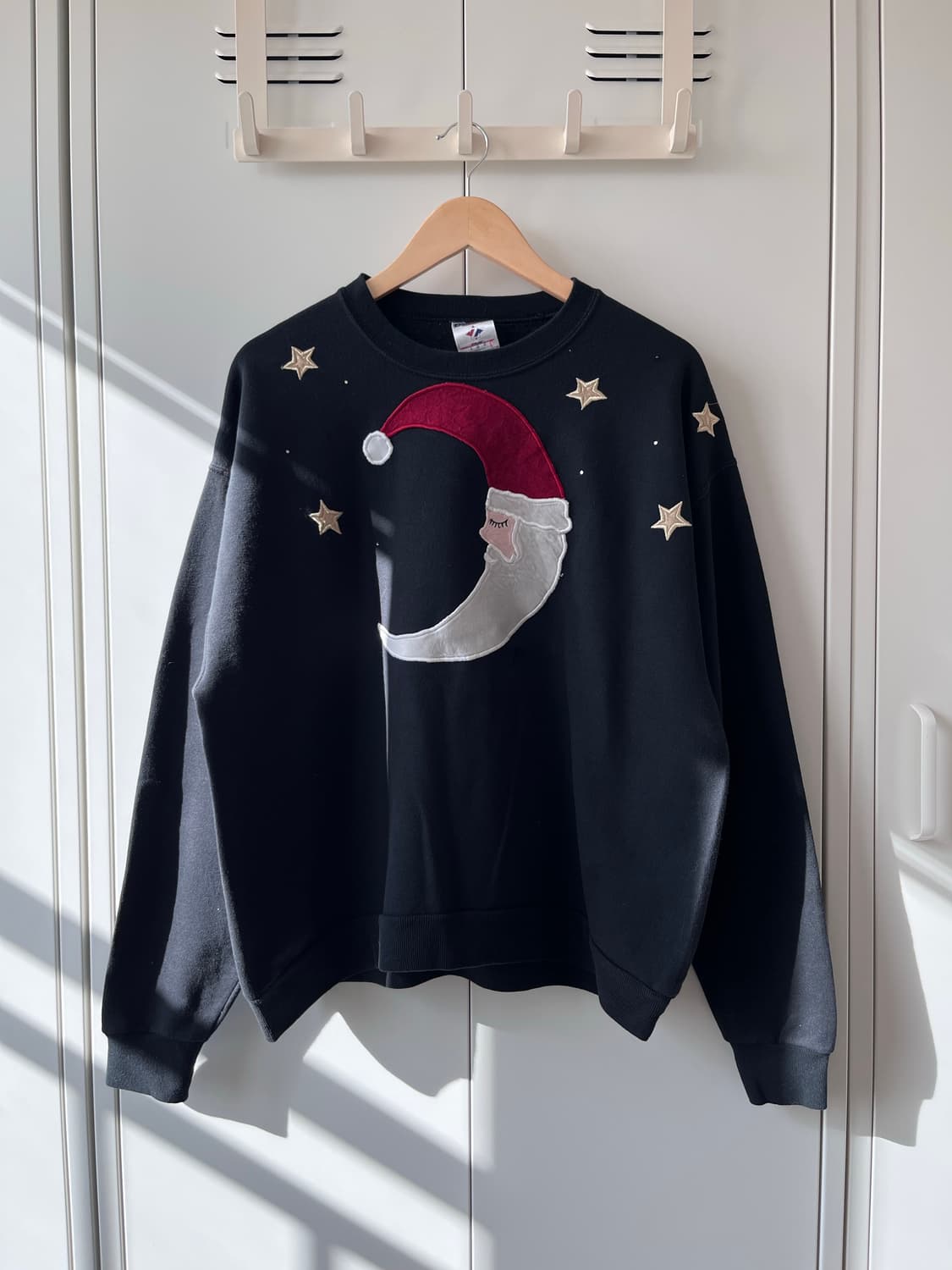 Jerzees 크리스마스 산타 자수 패치 오버핏 맨투맨 상품이미지2