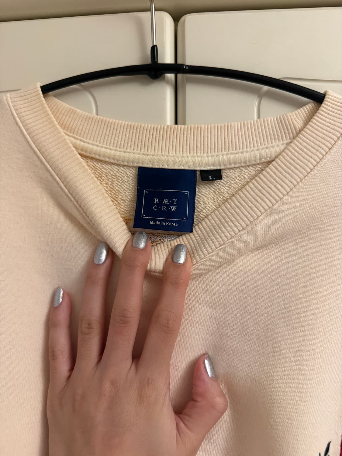 로맨틱크라운 맨투맨 아이보리 L 상품이미지3