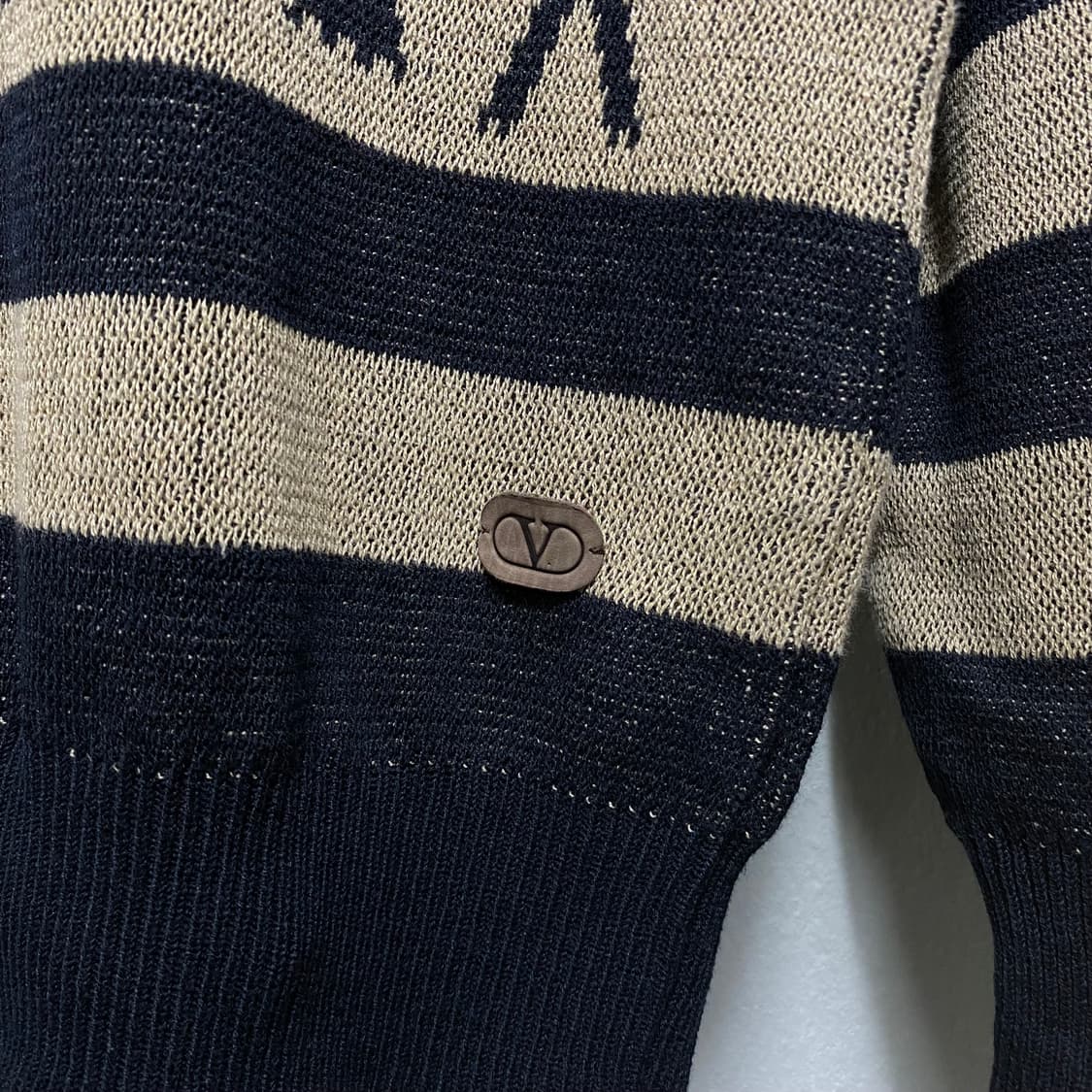 발렌티노 레더로고 유니크 디자인 니트 상품이미지5