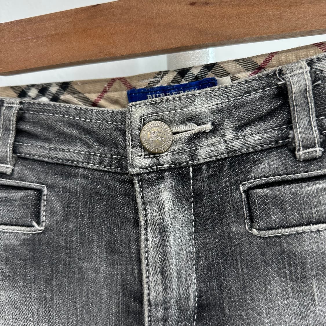 버버리 부츠컷 워싱진 데님팬츠 상품이미지4