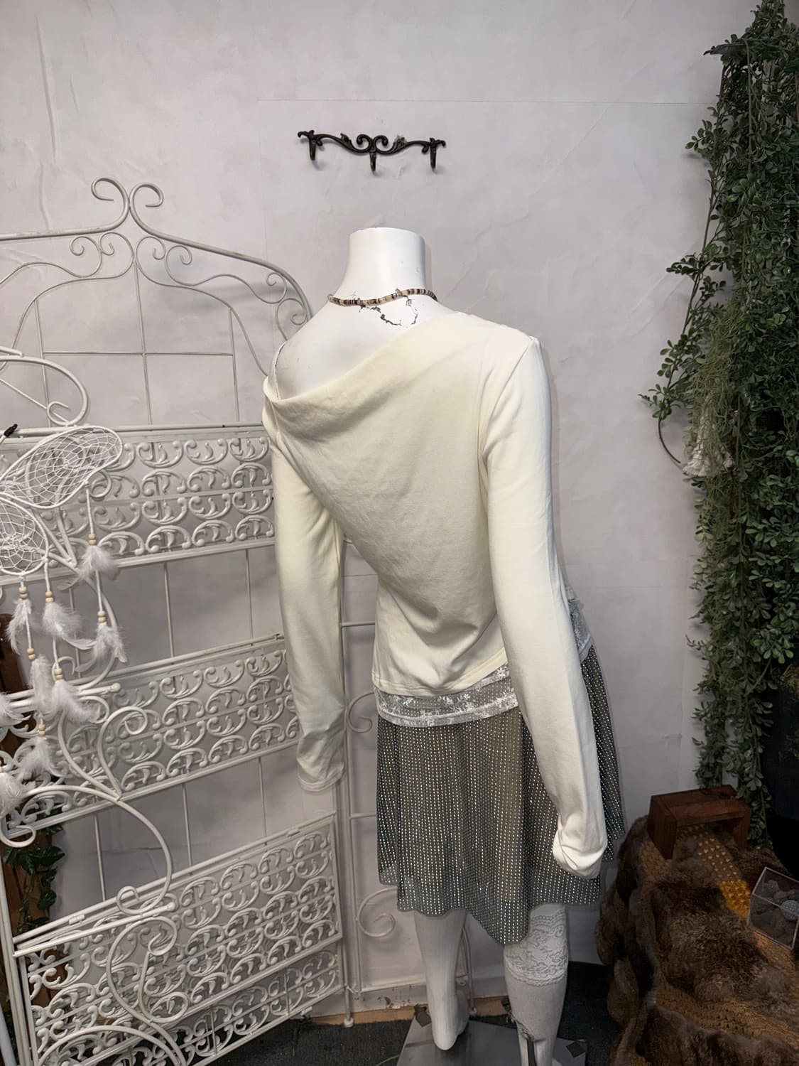 Ivory lace layered shirring 언발 오프숄더 티 상품이미지3