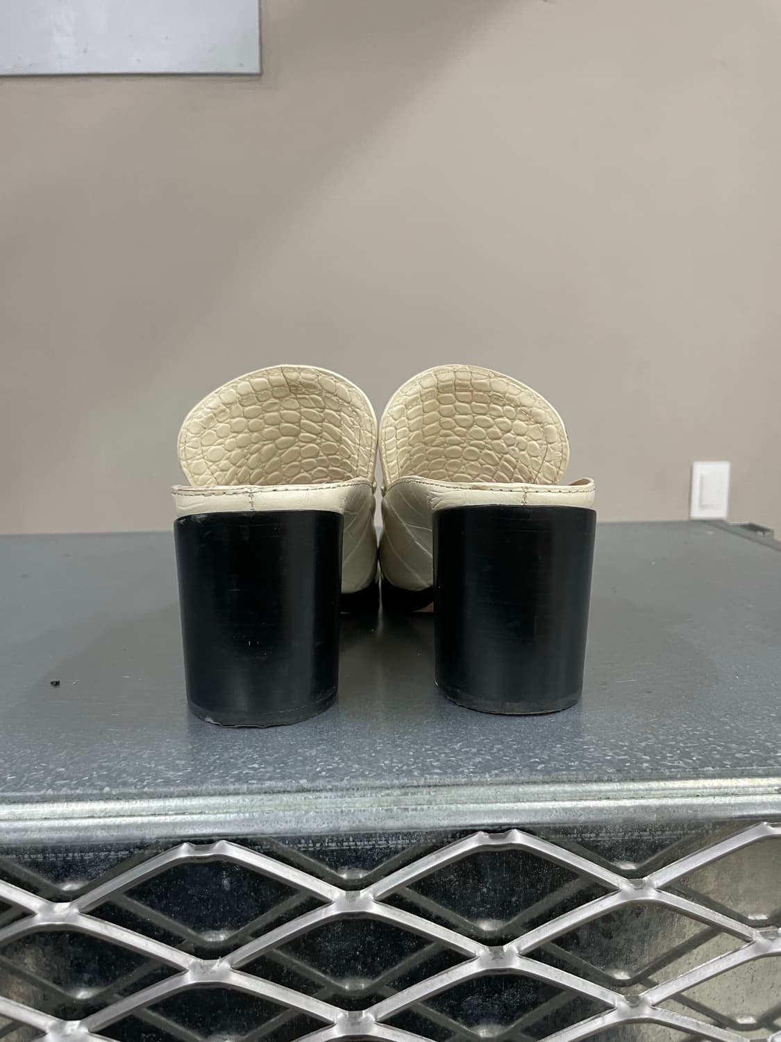 보테가 베네타 오프화이트 크록 힐 뮬 EU37.5 (gr-3753) 상품이미지3