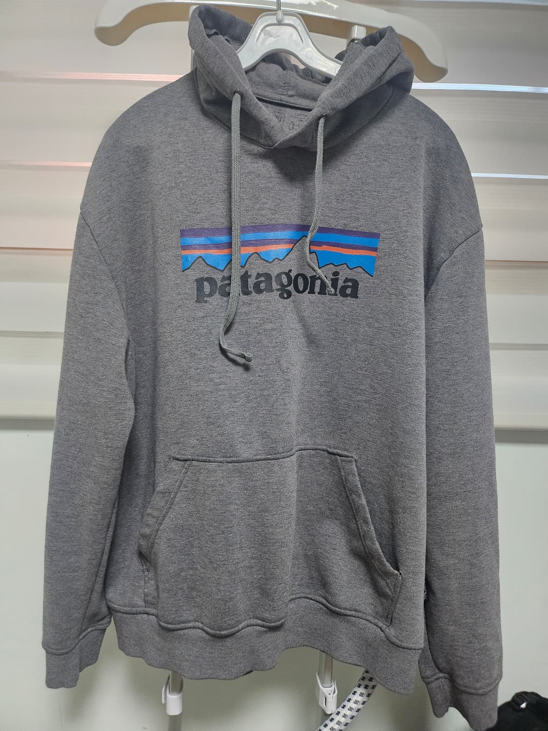 파타고니아 회색 후드티 상품이미지1