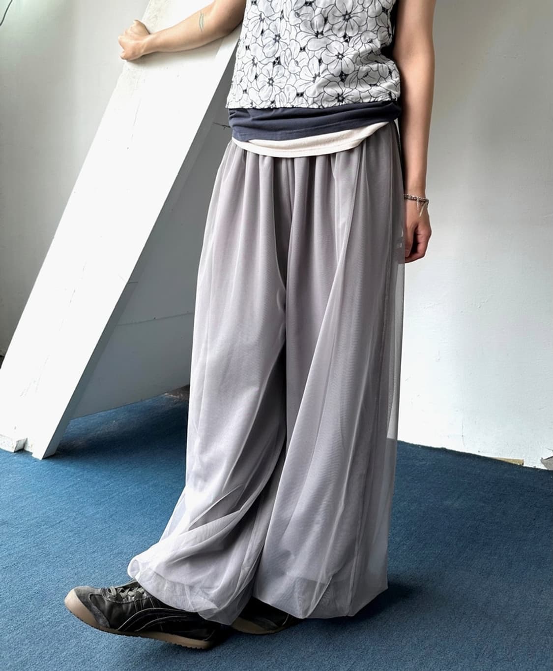 Sheer over fabric layer banded big pants 상품이미지9