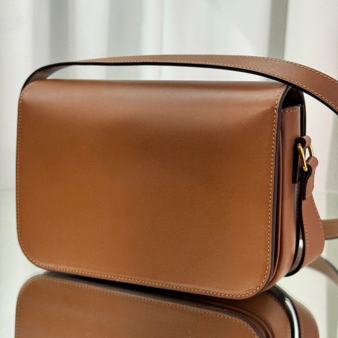 [신품급] 셀린느 클래식 트리옹프백 미디움 내추럴 카프스킨 상품이미지3