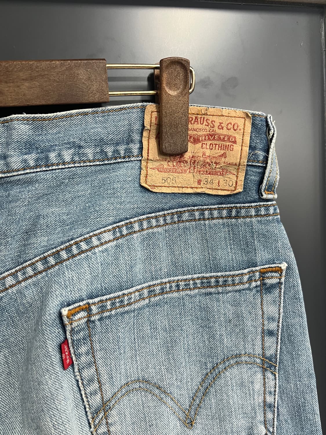 00s Levis 리바이스 505 레귤러핏 연청 데님 팬츠 상품이미지3
