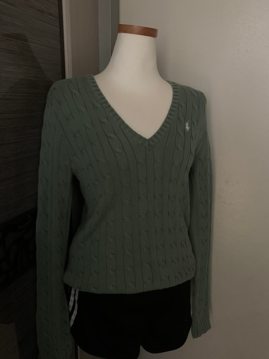 폴로 브이넥 니트 상품이미지3