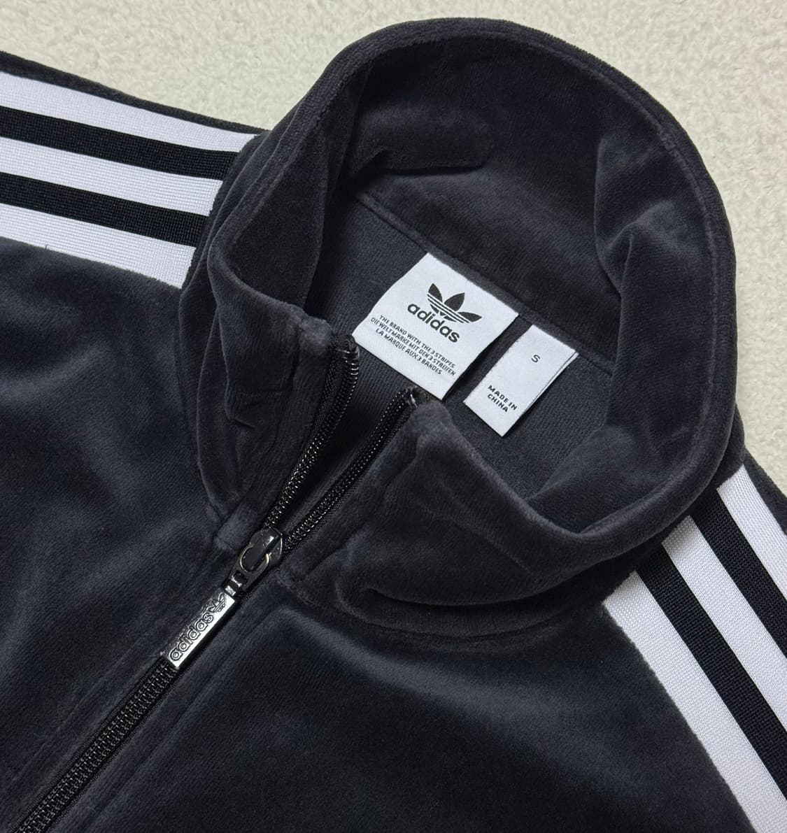 아디다스 벨벳 투웨이 블랙 져지 상품이미지4