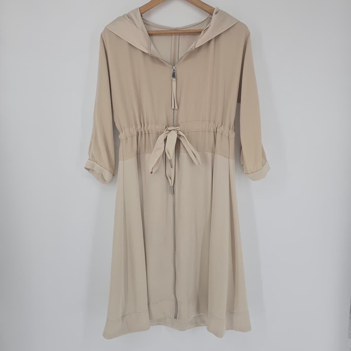 베이지 후드 지퍼 오픈형 원피스 상품이미지1