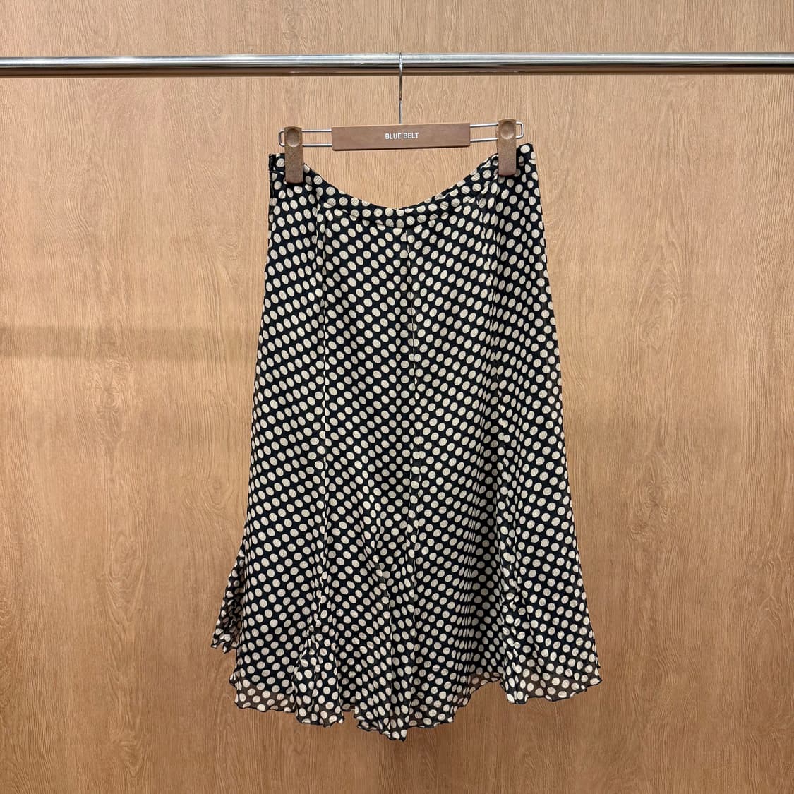 지방시 실크 클래식 플레어 라인 스커트 도트 패턴 디테일 블랙 상품이미지2